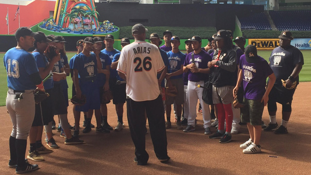 MLBPAA, Miami Marlins host Legends for Youth Clinic