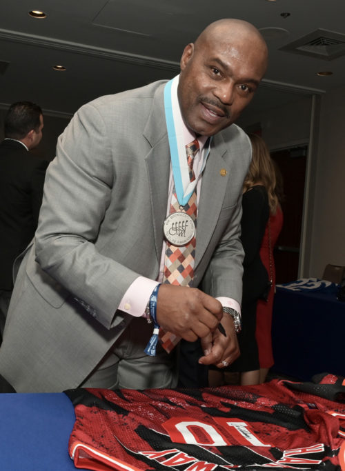Tim Hardaway at the 37th annual Sports Legends Dinner to benefit Buoniconti Fund at the Marriot Marquis in New York City