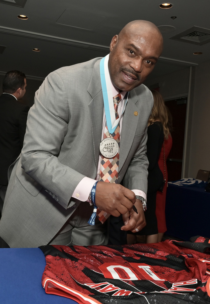 Tim Hardaway at the 37th annual Sports Legends Dinner to benefit Buoniconti Fund at the Marriot Marquis in New York City