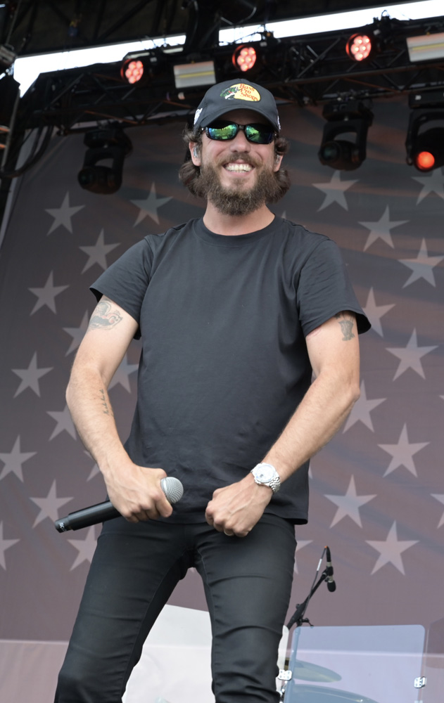 Chris Janson performs at 2023 Hyundai Air & Sea Show on Miami Beach